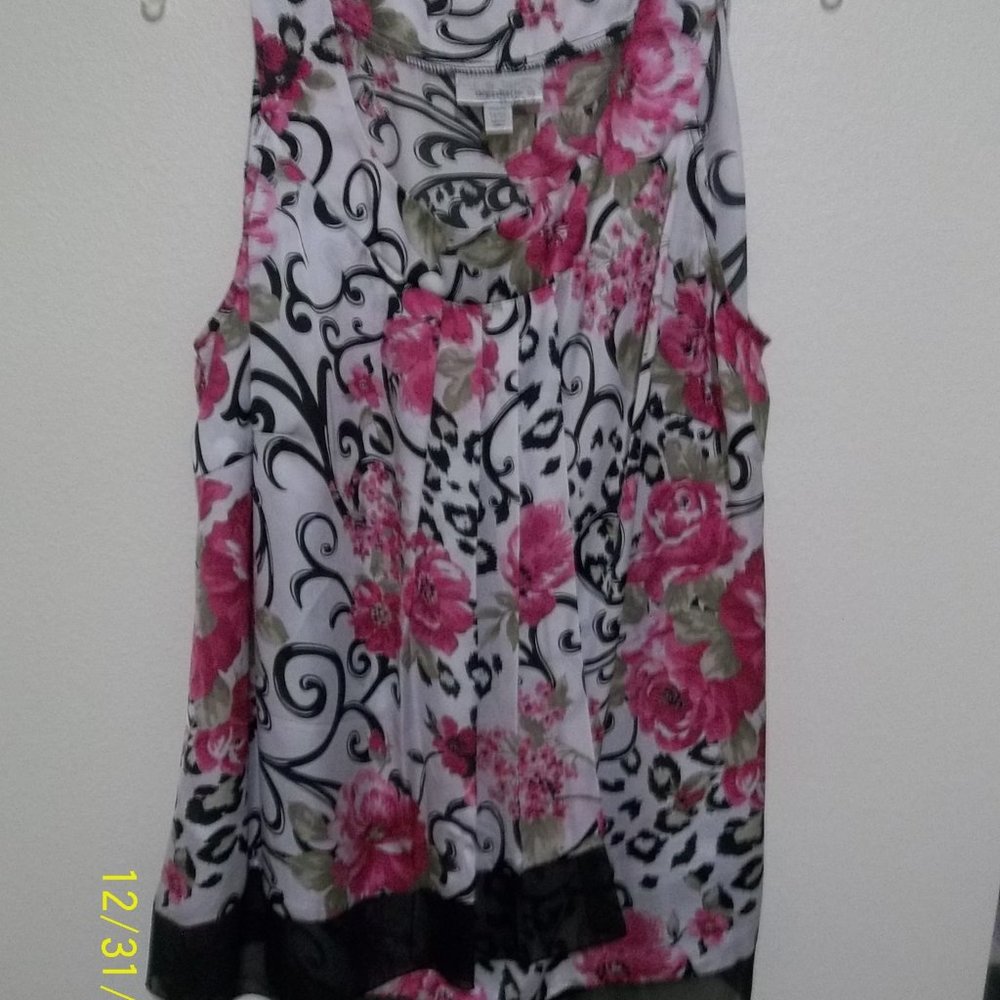 dressbarn Pleated Layered Front Sleeveless Pink/White Flowered Top Size 18/20